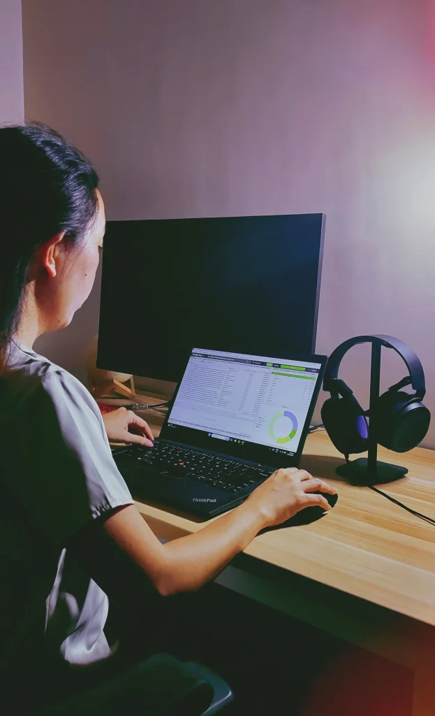 Cecilia-Villavelez-Local-SEO-Expert-work-in-action-